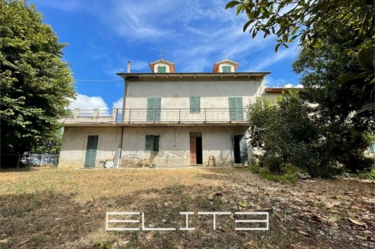 Ampia soluzione singola con Giardino e Garage 