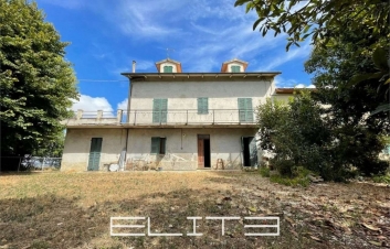 Ampia soluzione singola con Giardino e Garage 