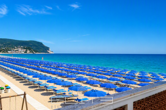 Appartamento con terrazzo con affaccio sul mare